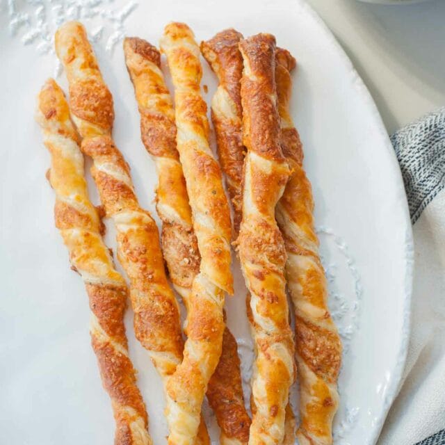 Puff pastry cheese straws (video) - Everyday Delicious