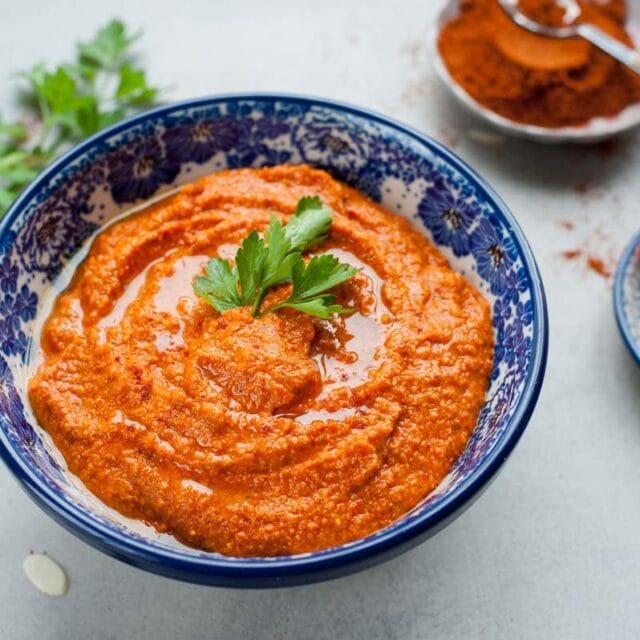 Quick and Easy Romesco Sauce (Spanish red pepper sauce)