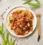 Sweet and sour chicken with noodles and vegetables - Everyday Delicious