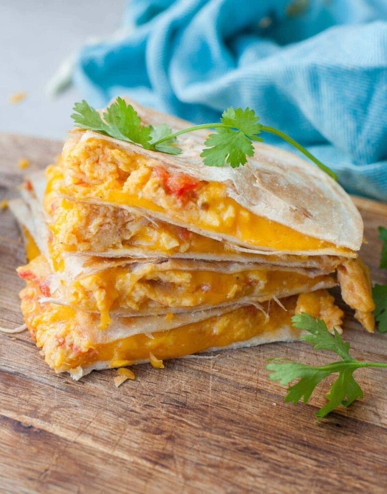 Easy Breakfast Quesadilla Recipe - Everyday Delicious