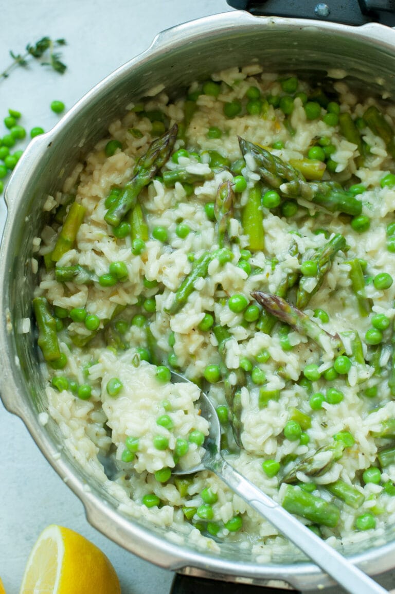 Lemony asparagus risotto with green peas - Everyday Delicious