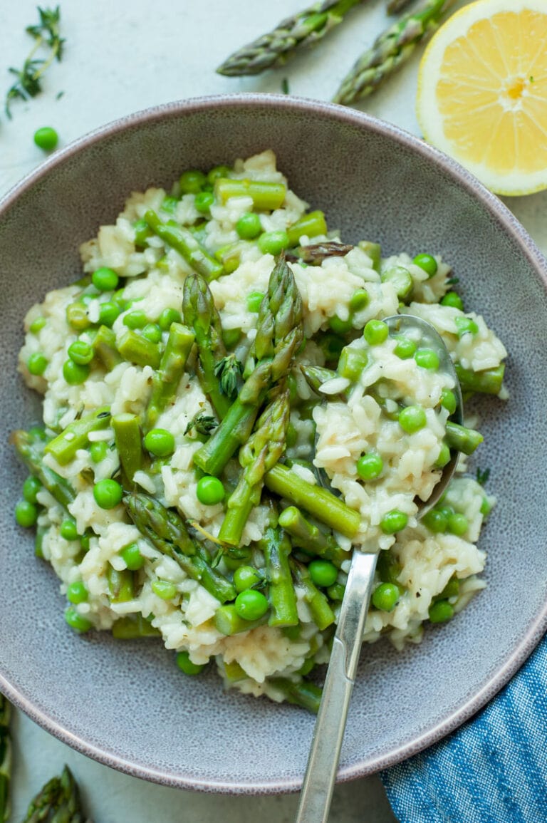 Lemony asparagus risotto with green peas - Everyday Delicious
