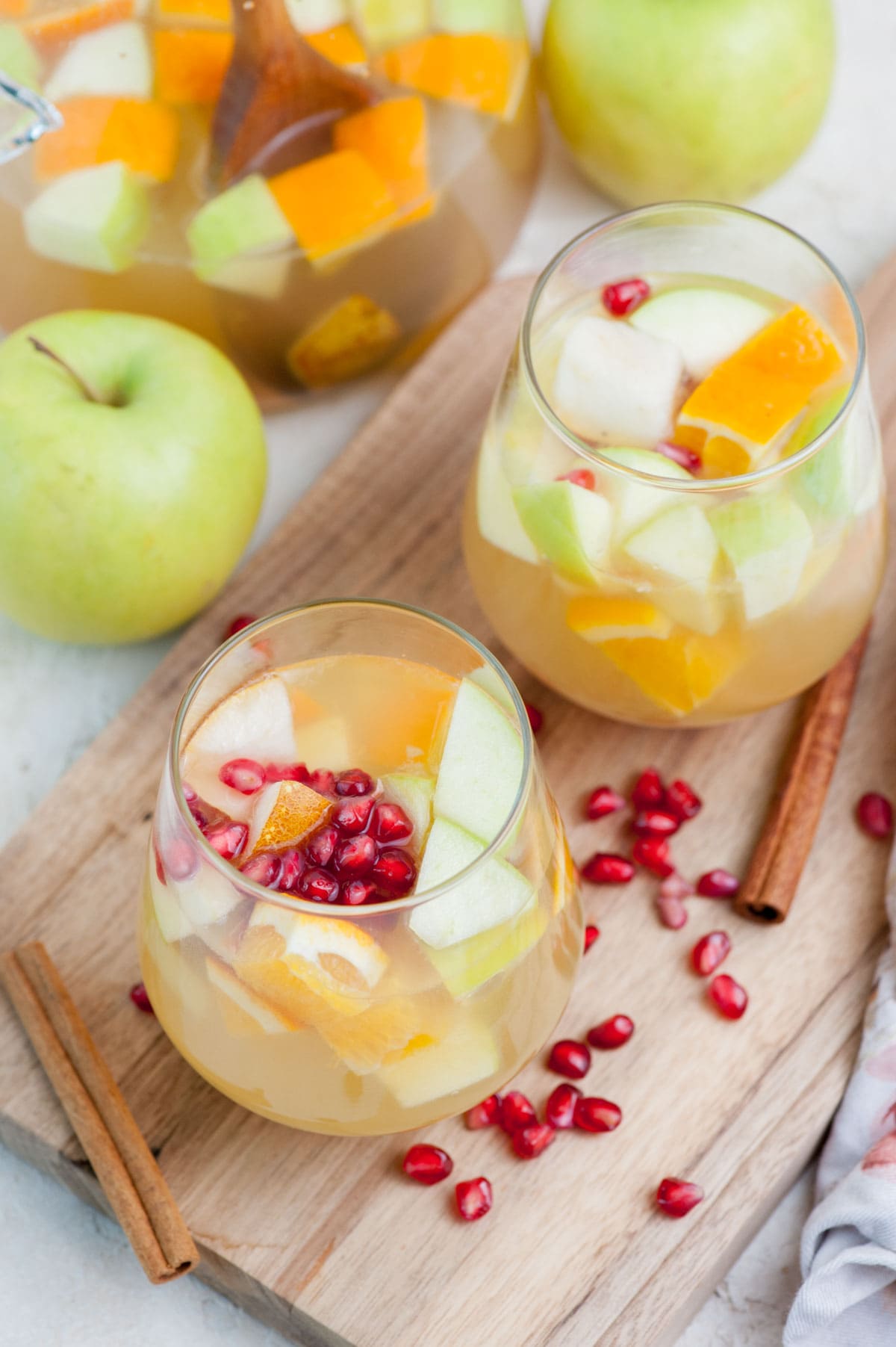 Apple Cider Sangria (Fall Sangria) - Everyday Delicious