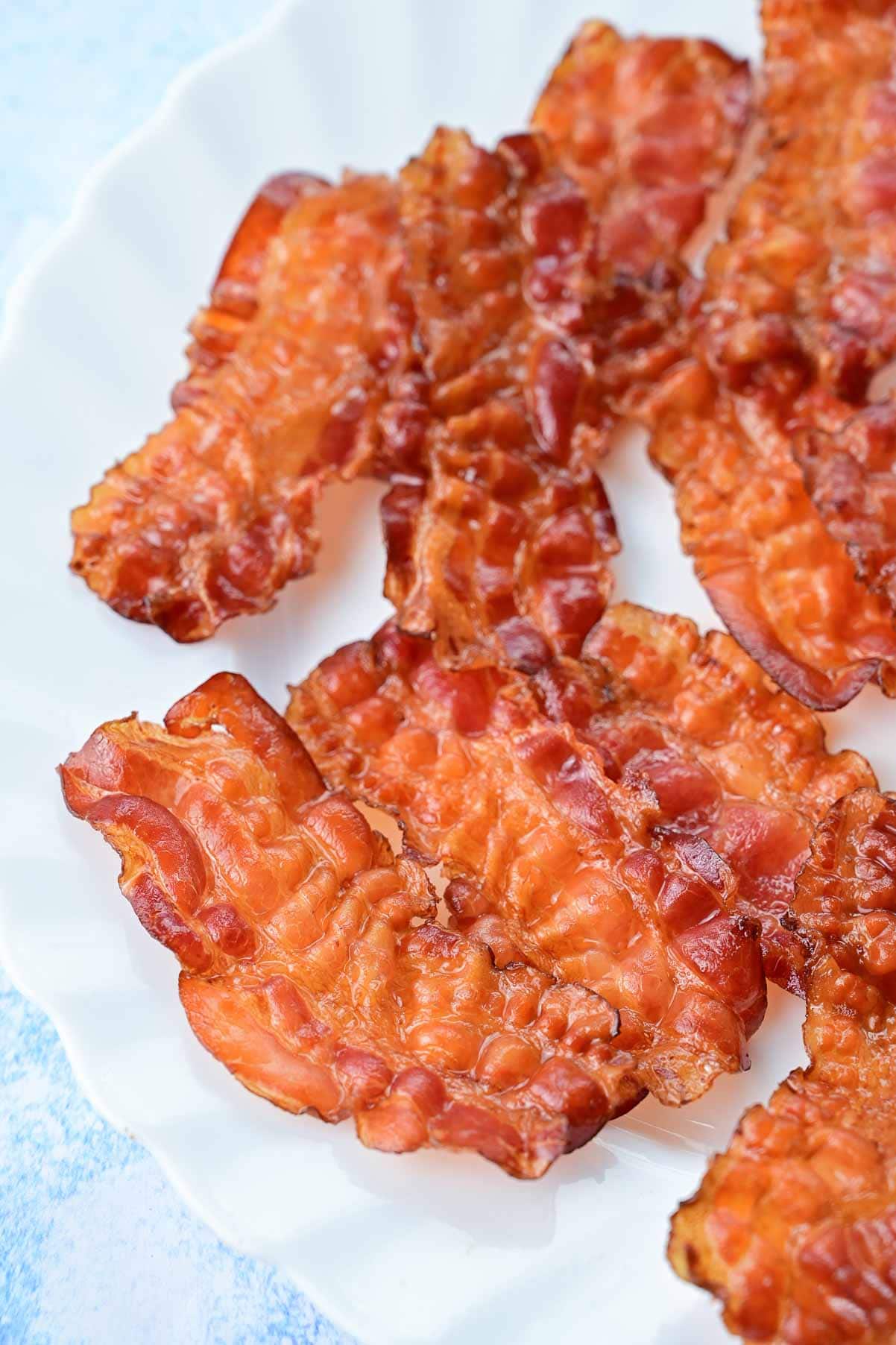 https://www.everyday-delicious.com/wp-content/uploads/2022/02/how-to-cook-bacon-in-the-oven-everyday-delicious-2.jpg