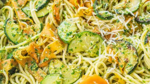 Parsley pesto pasta with zucchini and carrots - Everyday Delicious