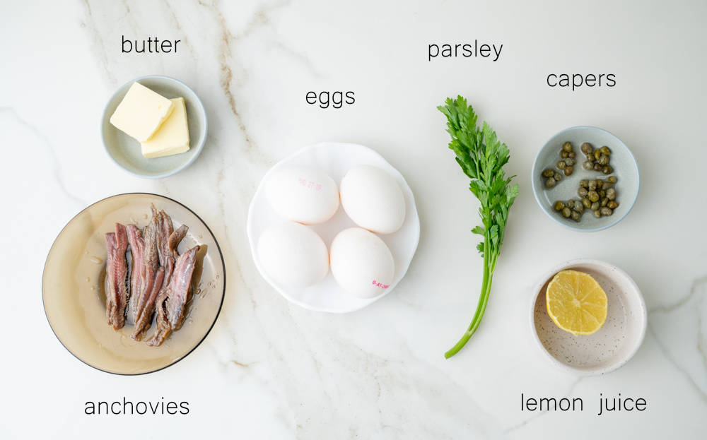 Labeled ingredients for Schnitzel Holstein toppings.