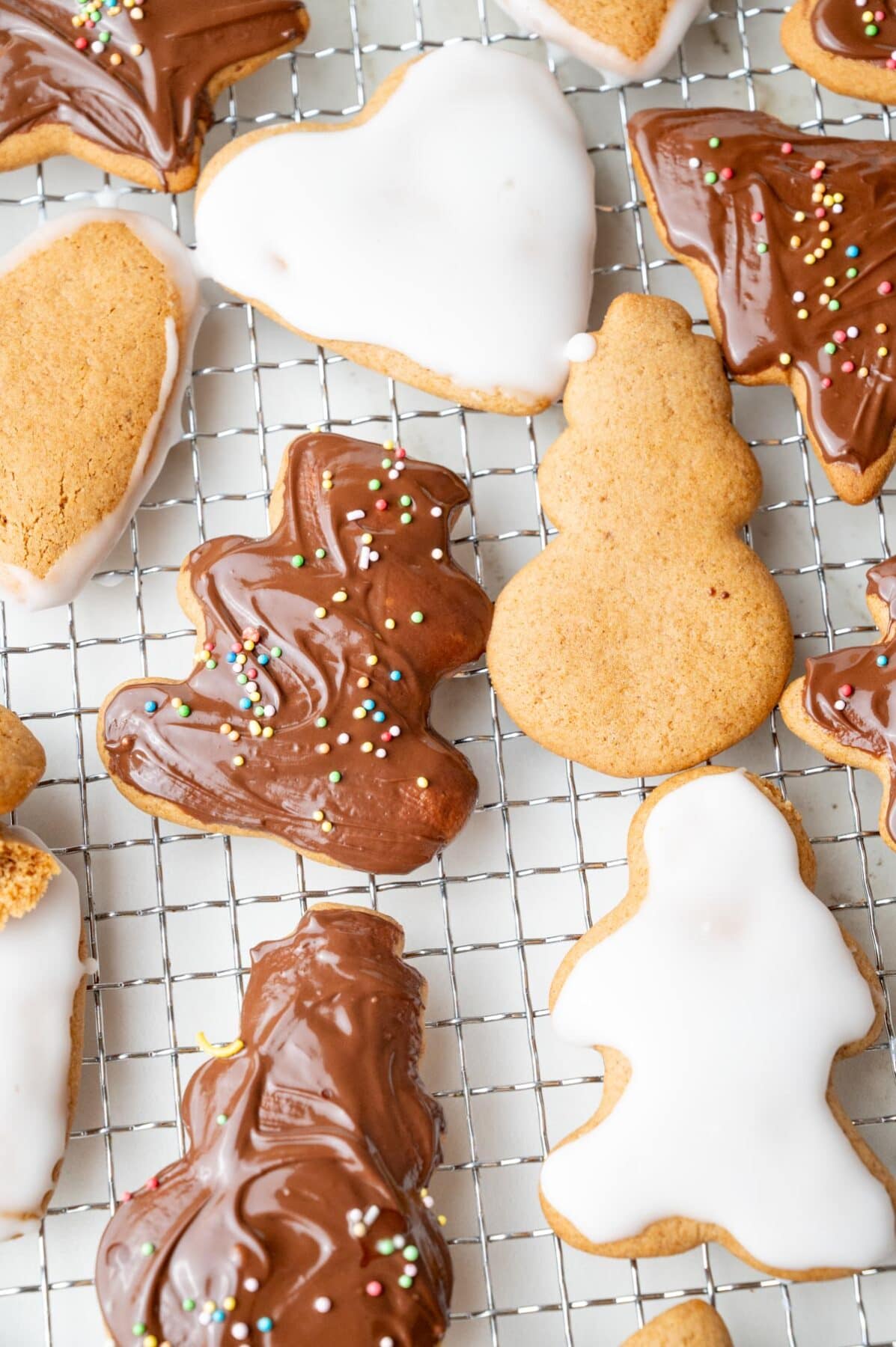 Polish gingerbread cookies on a cooling rack.